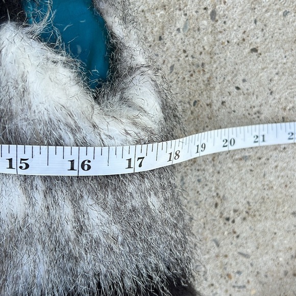 Anthropologie Elevenses Shaggy Black/Gray Chevron Striped Faux Fur Vest Small - Picture 8 of 12